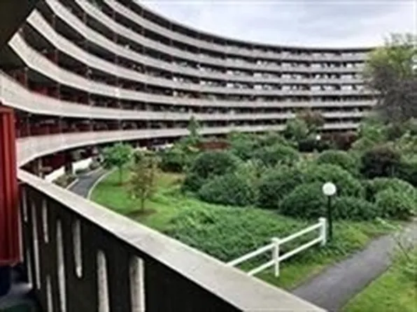 200 Swanton St APT T35, Winchester, MA 01890