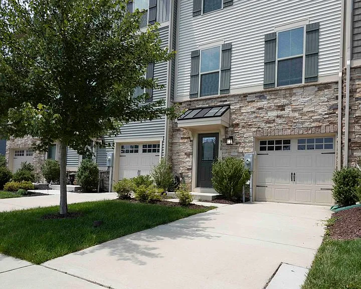 930 Dawes Ct — Photo 1