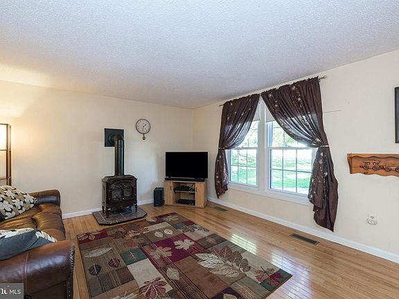 4th image of 601 Morgan Dr E