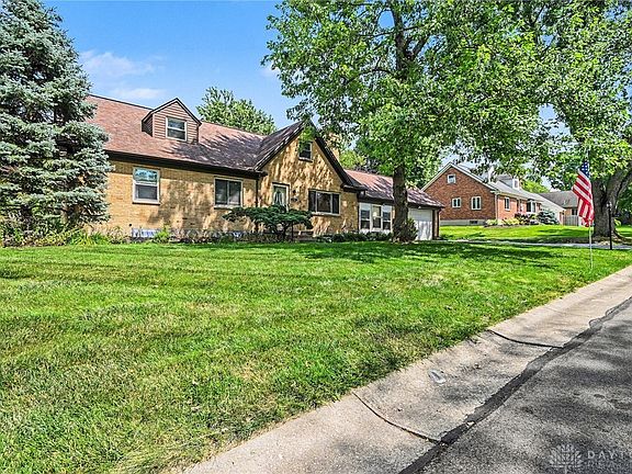 3rd image of 272 Maple Ave