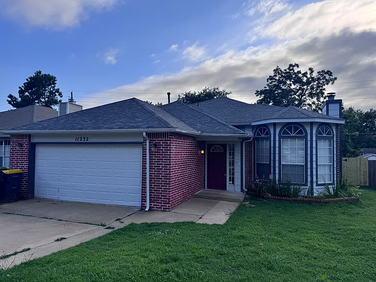 11232 S Nandina Ave — Photo 2