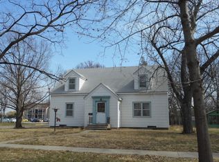 344 N 1st St, Lindsborg, KS 67456