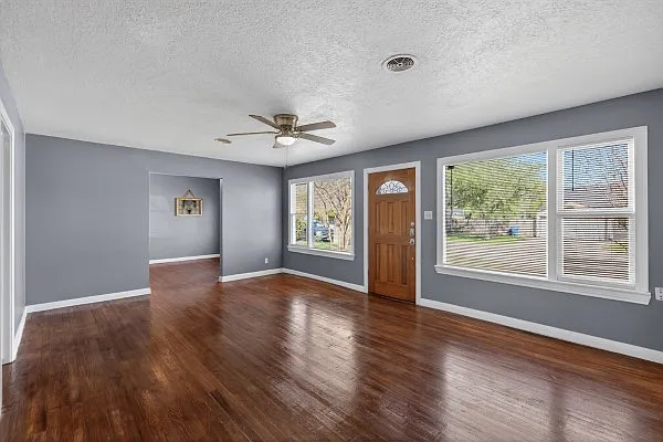 3 bed, 1249 sqft, $1,800 — Photo 4