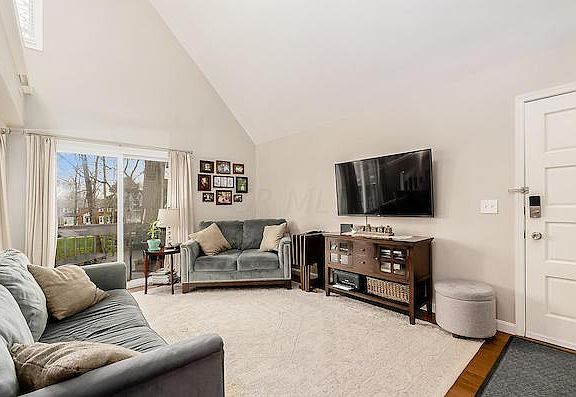 5th image of 1587 Arlington Ave #1587B
