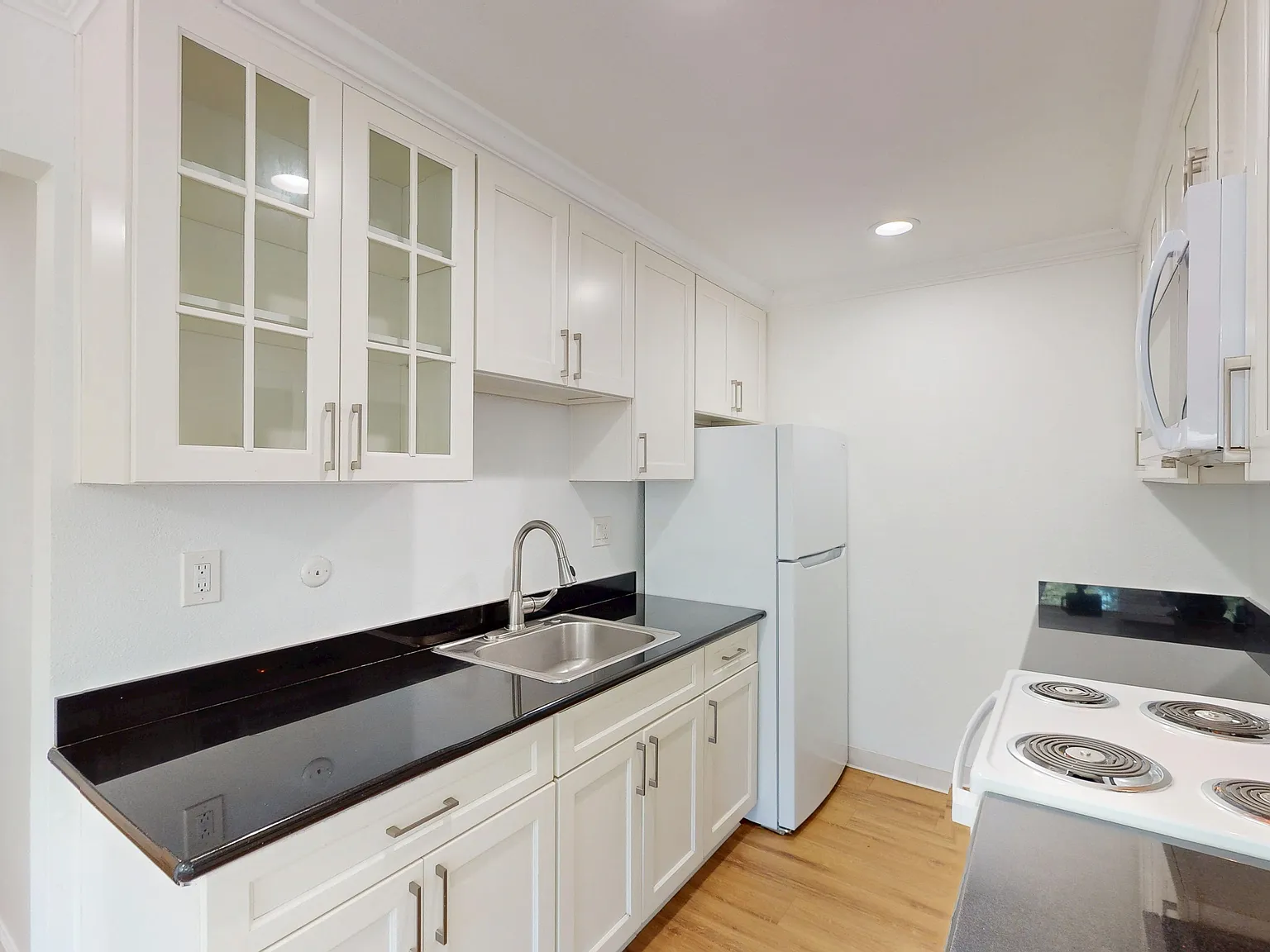 Spacious 2BR/2BA in Novato | Pet-Friendly with Parking Included — Photo 4