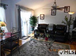 8 Berkshire Ct, Red Bank, NJ 07701