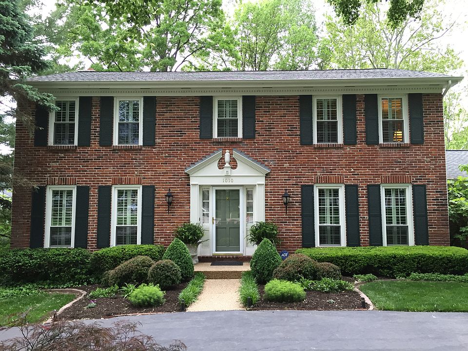 2nd image of 1010 Camargo Dr