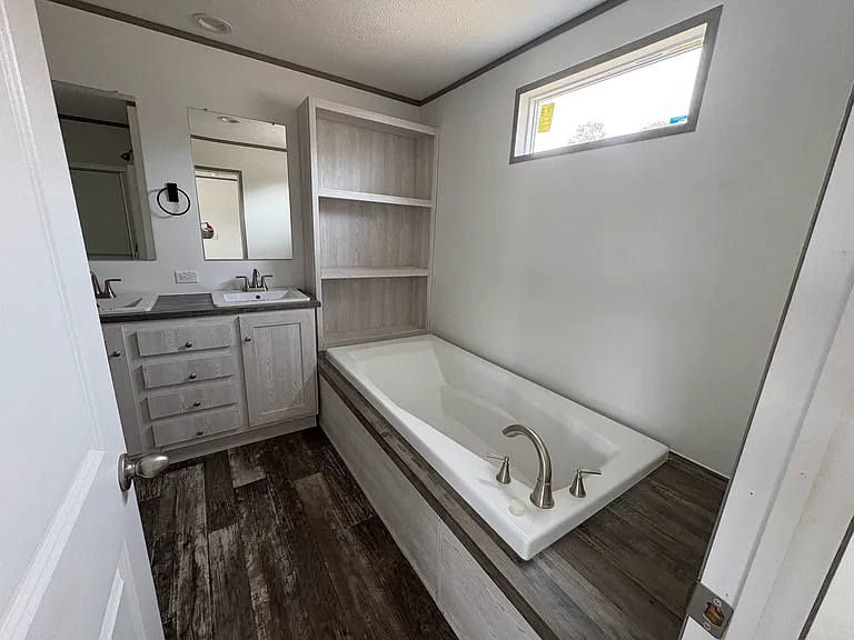 1438 Nathan Dr — Photo 8