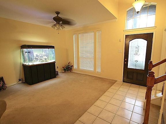ENTRY ROOM AND DINING ROOM