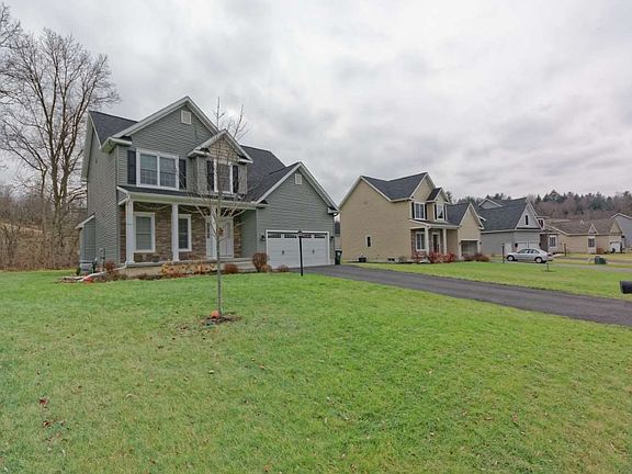 5th image of 9 Jennifer Dr