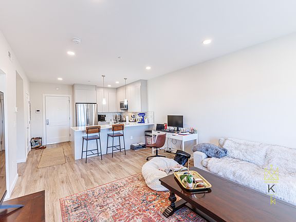 3rd image of 458 Washington St #305