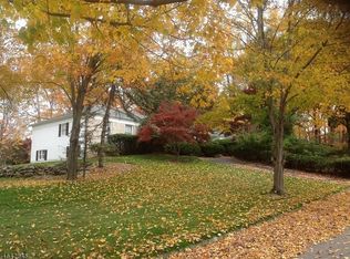 6 Lamoureux Ln, Wayne, NJ 07470