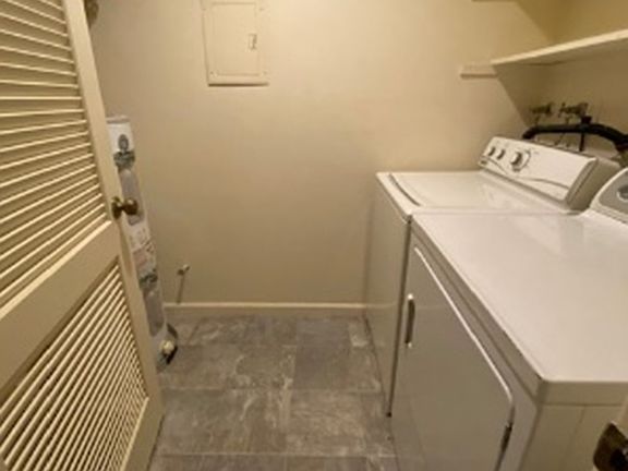 3rd image of 1475 De Rose Way