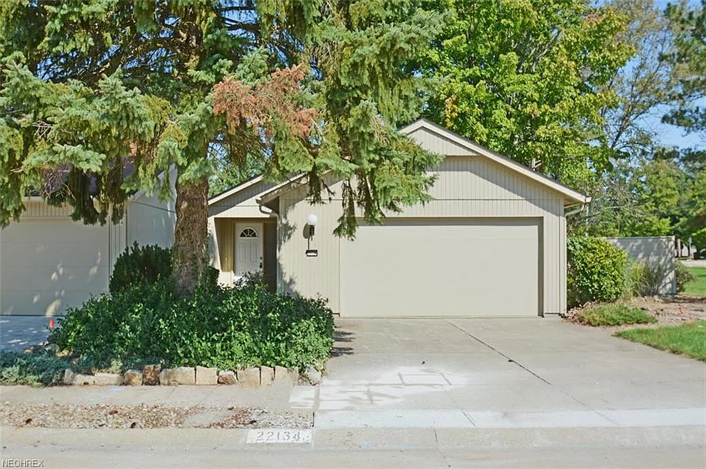 22134 Meadownorth Ct photo 1