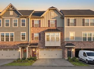 6003 Lampl Ln, Jeannette, PA 15644