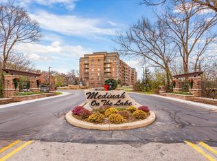 125 Lakeview Dr UNIT 414, Bloomingdale, IL 60108