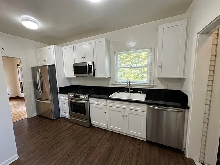 1409 Lyndon St — Photo 2