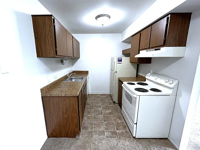 Charter Oaks Apartments — Photo 249