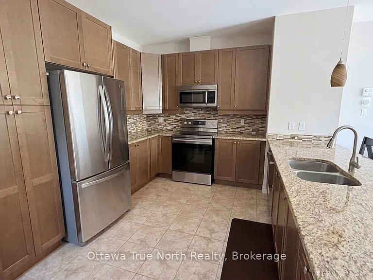 308 Glenbrae Ave S — Photo 3
