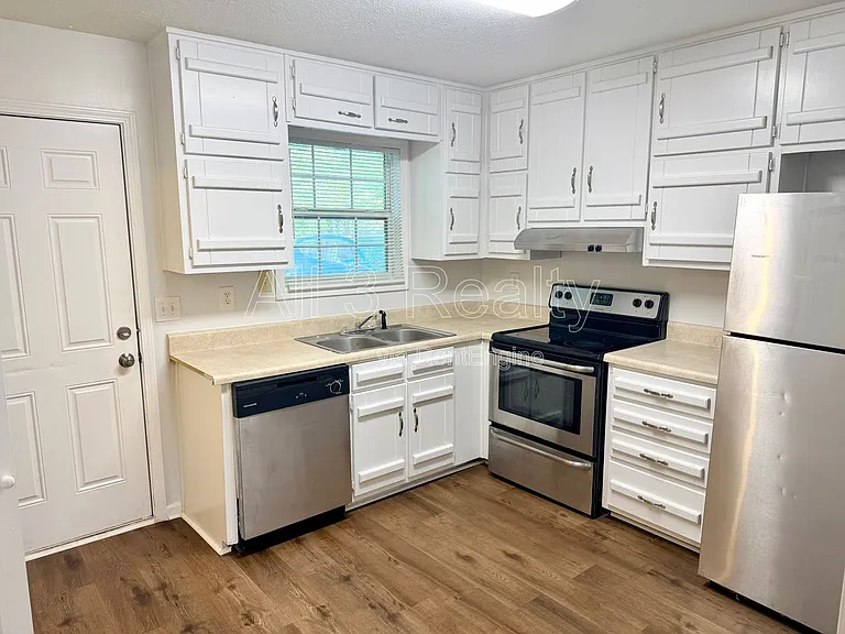 470 S Jeff Davis Dr #B — Photo 7