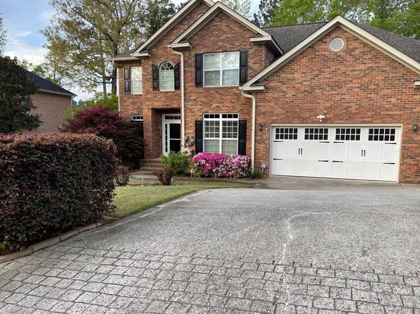 646 Surrey Ln
