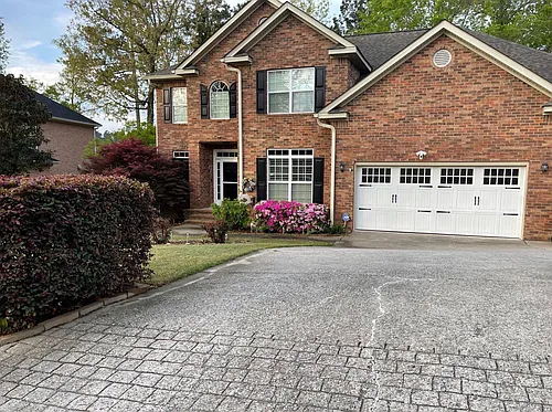 646 Surrey Ln Photo 1