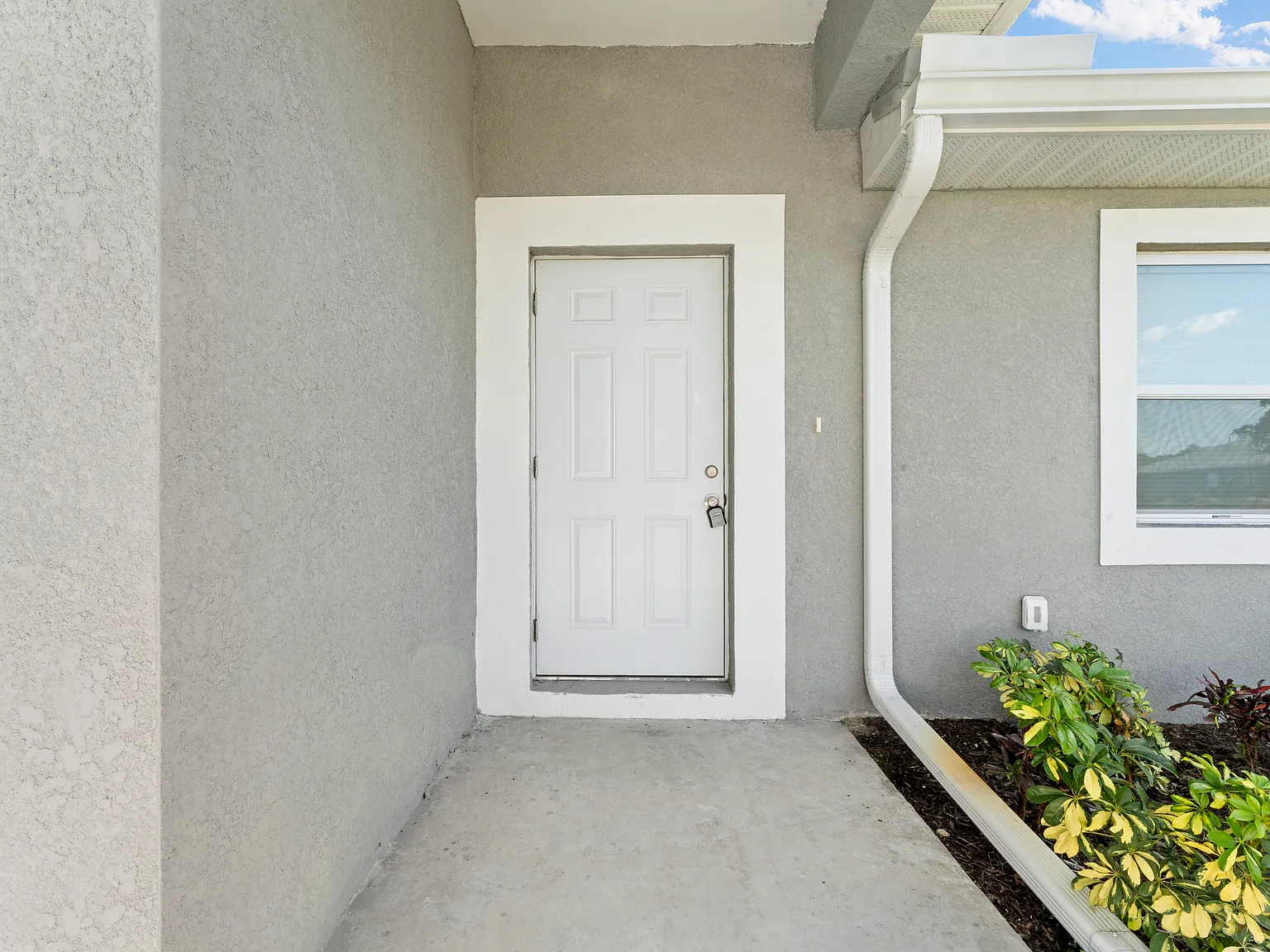 3 bed, 1200 sqft, $1,900 — Photo 3
