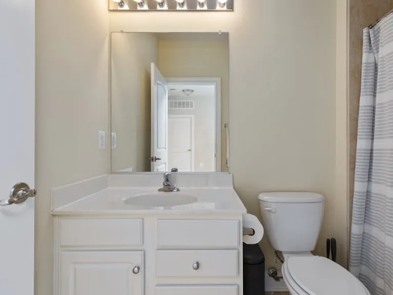 15207 Lancashire Dr — Photo 4