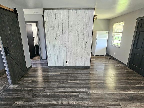 3rd image of 523-525 & 619 621 Cloverdale Ave #523