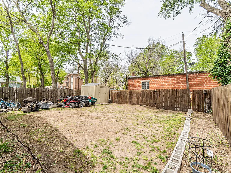 120 W Spruce St — Photo 27