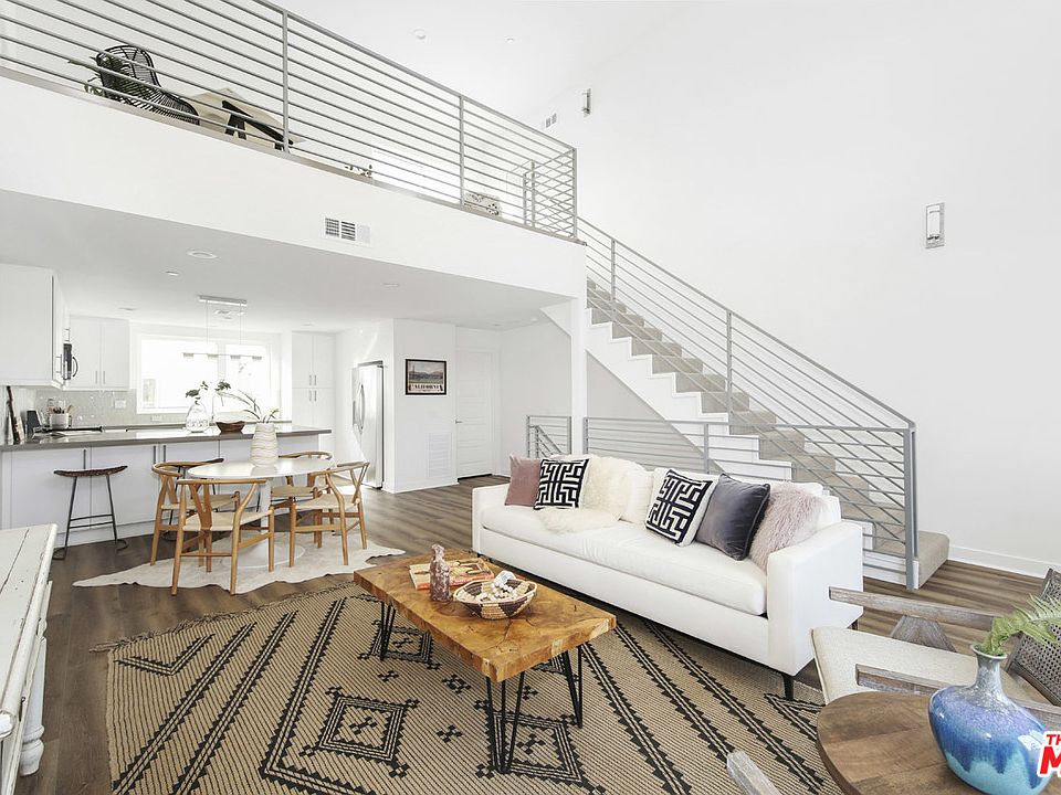 1st image of 5627 N Strohm Ave #7