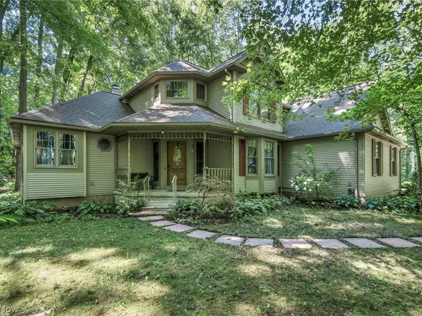 9716 N Avon Belden Rd, Grafton, OH 44044