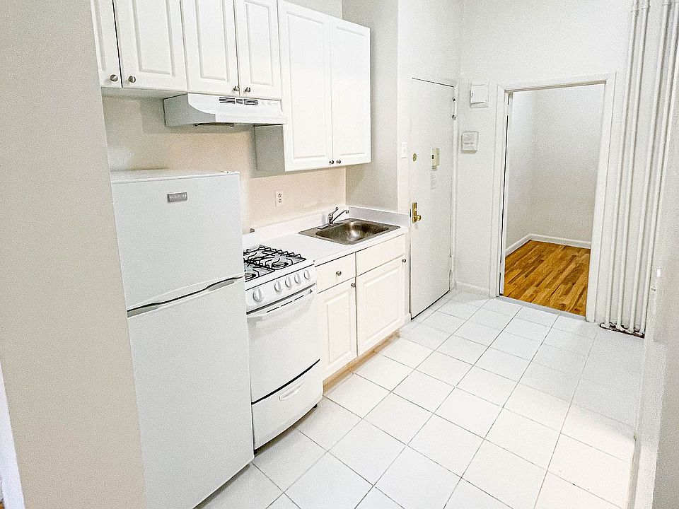 1st image of 523 Hudson St APT 1RS