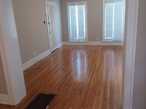 3rd image of 1727 N Alexandria Ave
