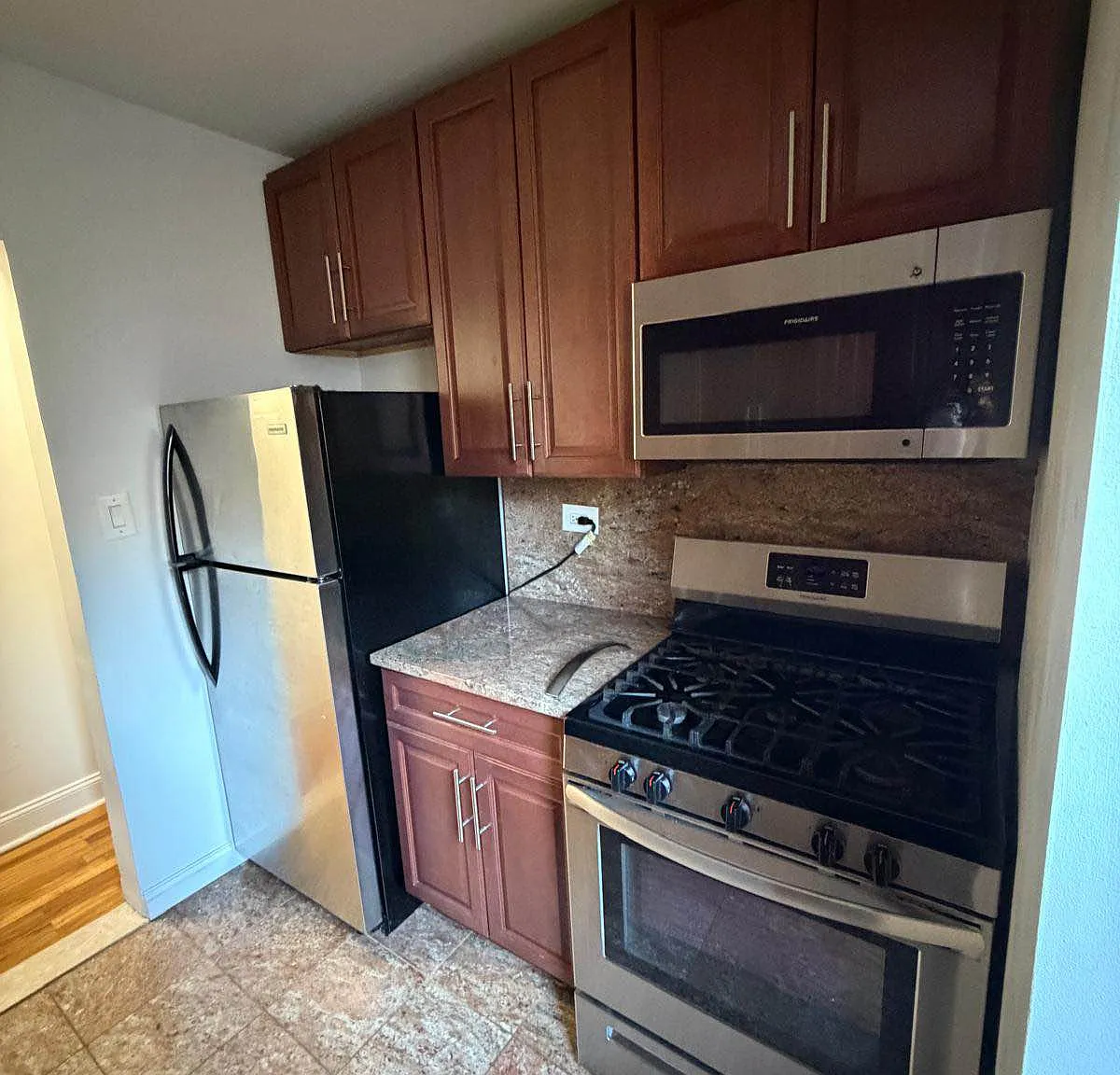 2025 Valentine Avenue — Photo 4