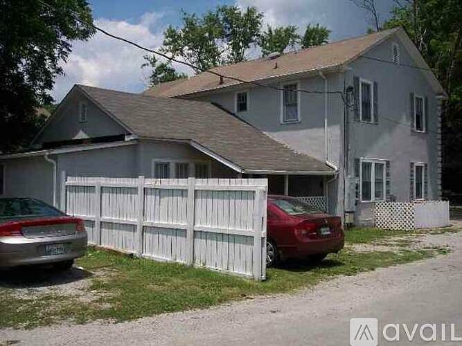 2nd image of 320 W 7th St #C