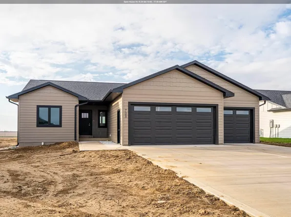 708 17th St SE, Orange City, IA 51041