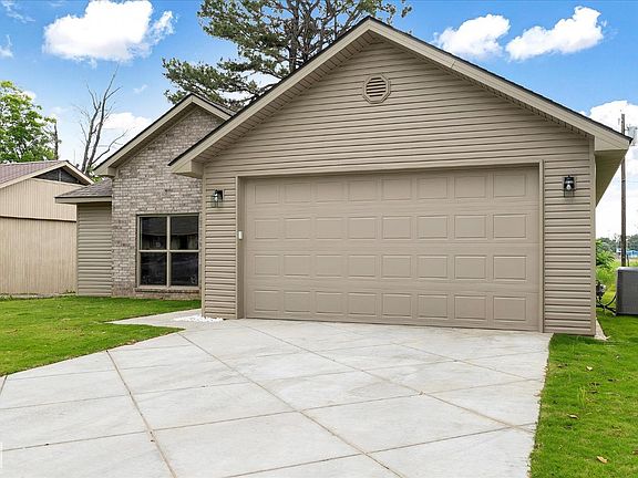 3rd image of 208 Ridgecrest Dr