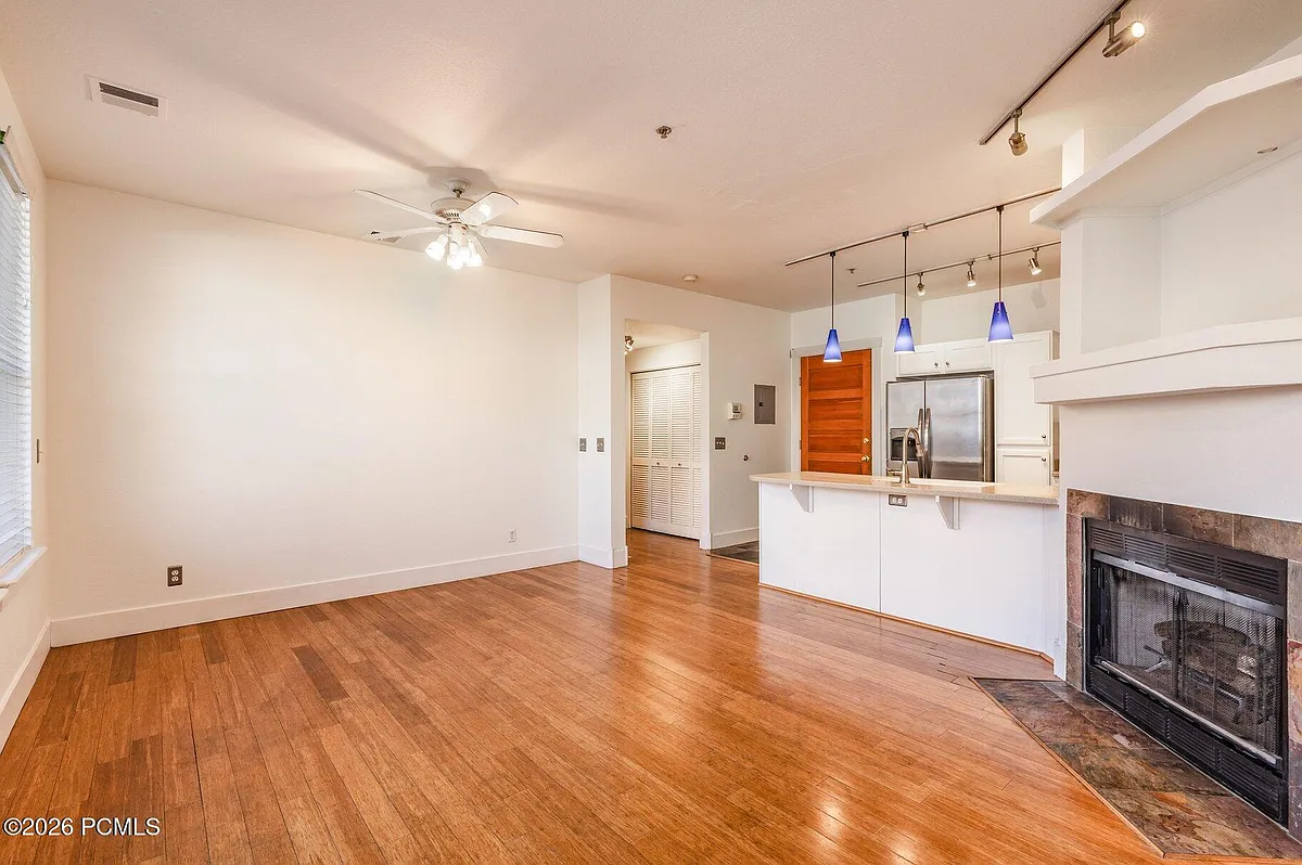 Building Photo - 8430 Pointe Rd #G11