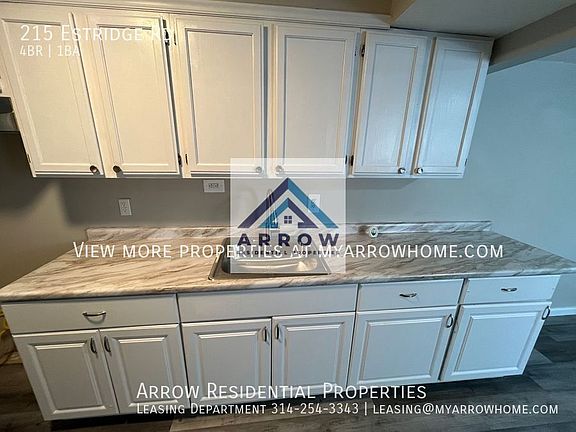 3rd image of 215 Estridge Rd
