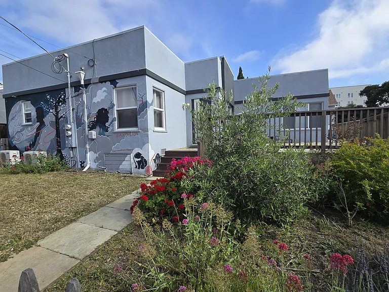 2901 Adeline St — Photo 1