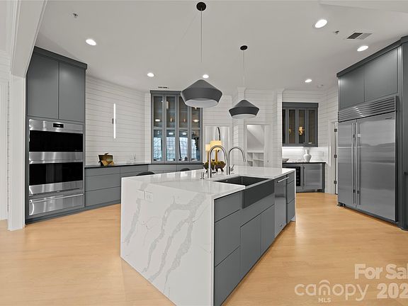 3rd image of 974 Queens Rd