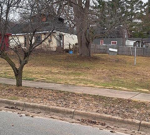 2nd image of 939 Sundberg St