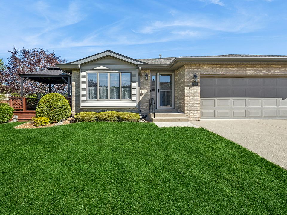 1st image of 1900 Foxwood Dr #1900