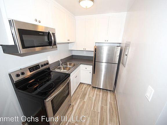 4th image of 1725 Purdue Ave #204