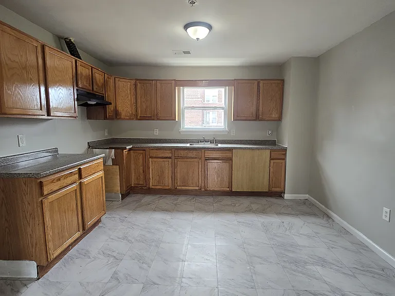961 Bergen St #G2 — Photo 3