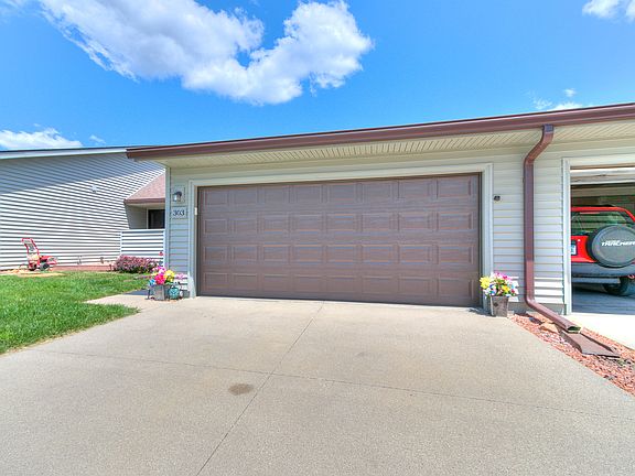 3rd image of 303 Southwoods Dr