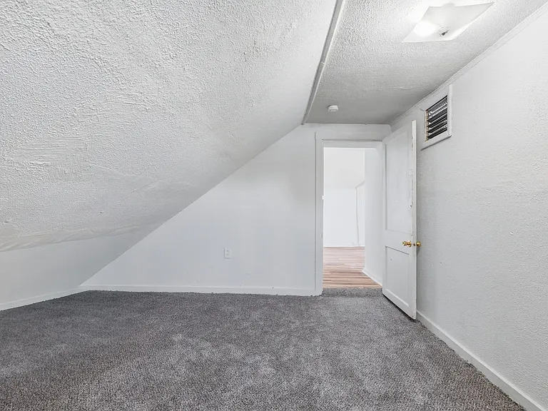 1010 W 2nd St #3 — Photo 10