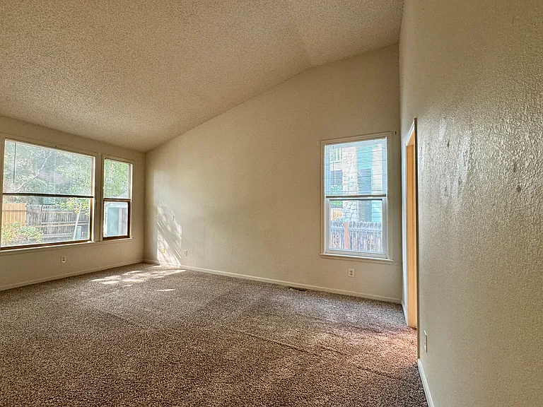 2404 S Holman Cir — Photo 10