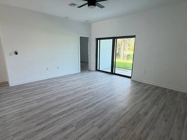 2210 Wayne Ave S — Photo 12